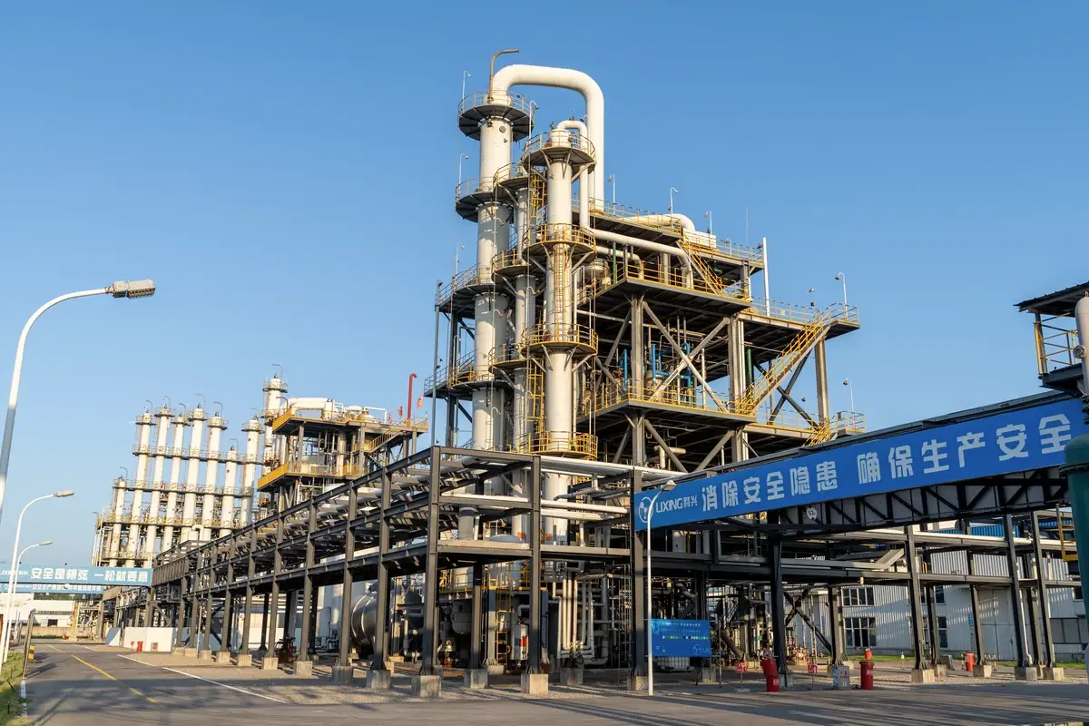 Distillation towers and production facilities at the Lixing site